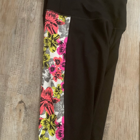 Victoria Secret leggings vsx workout clothing - Picture 3 of 5